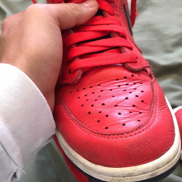 Red Jordan ones - Picture 4 of 4
